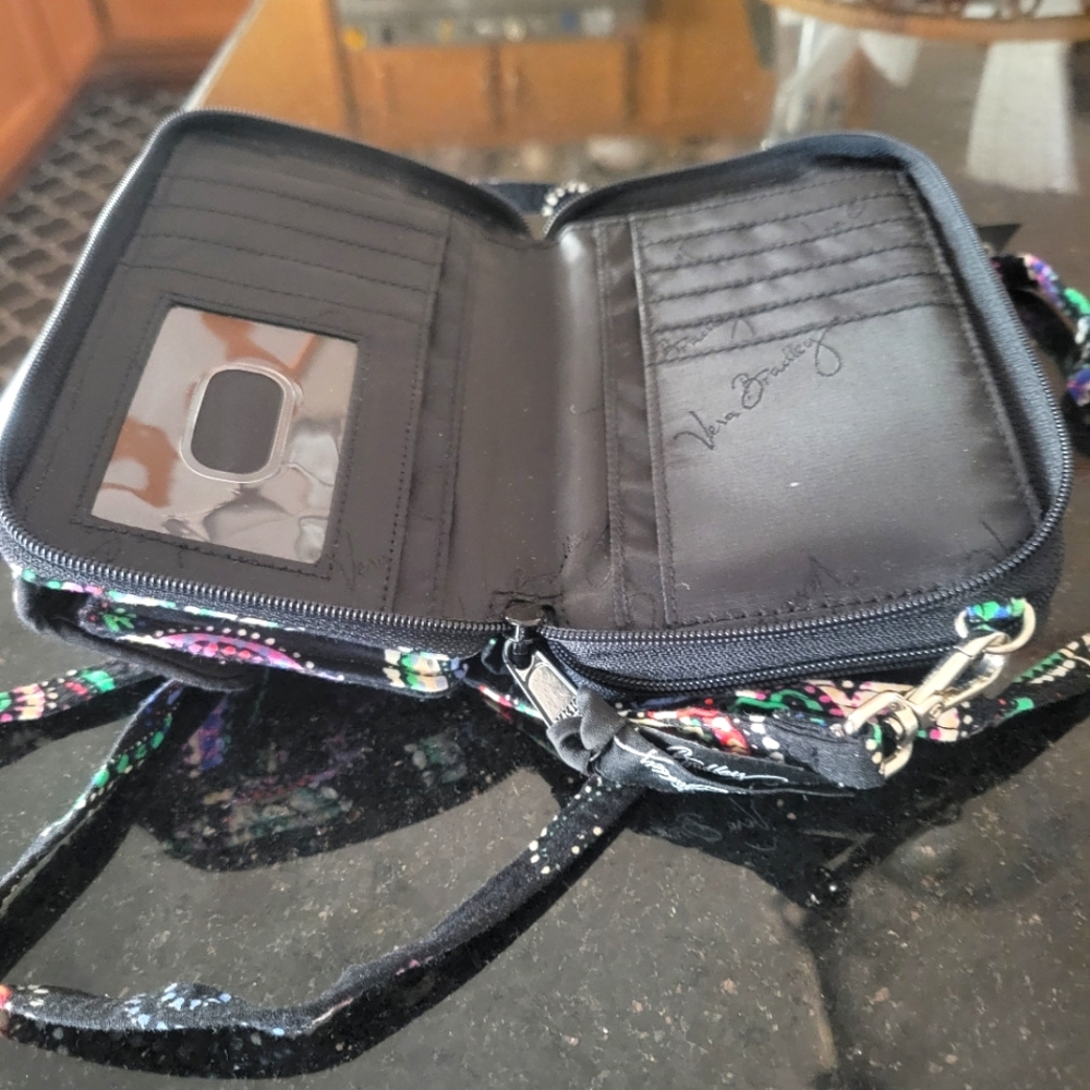 Vera Bradley RFID All in one Crossbody - Picture 2 of 8